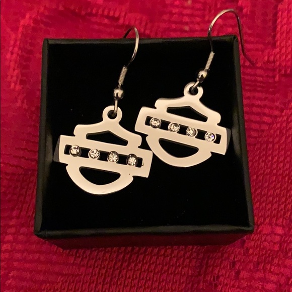 NEW🔥HD Rhinestone Shield Earrings - Picture 2 of 2